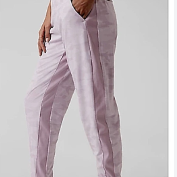 EUC Athleta Women’s Brooklyn Lined Camo Joggers - Shasta Purple - Size 6 - Picture 3 of 10